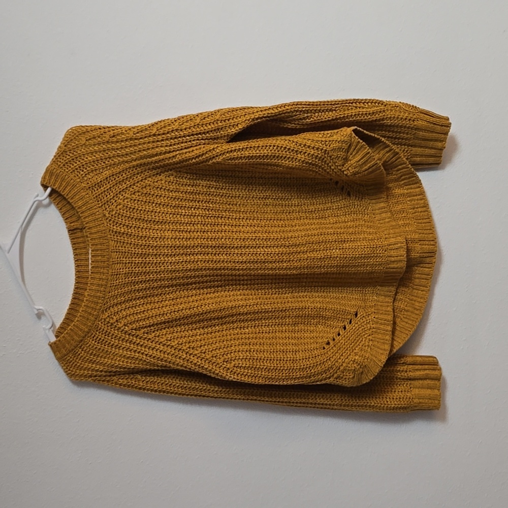 SO cable knit long sleeved sweater, mustard. Size Large